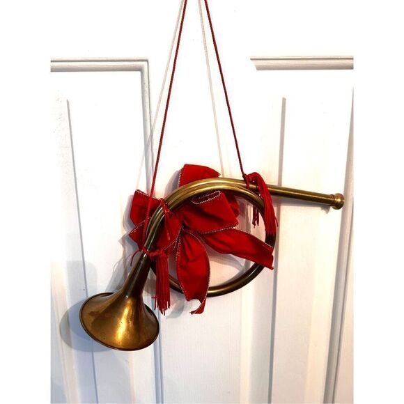 French horn Christmas decor, gold horns with removable bow - Picture 3 of 5